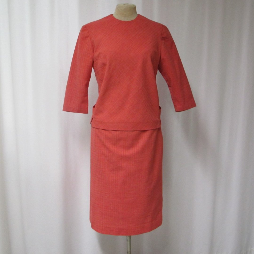 Korallinpunainen 60-luvun alun kaksiosainen puku, koko S-L