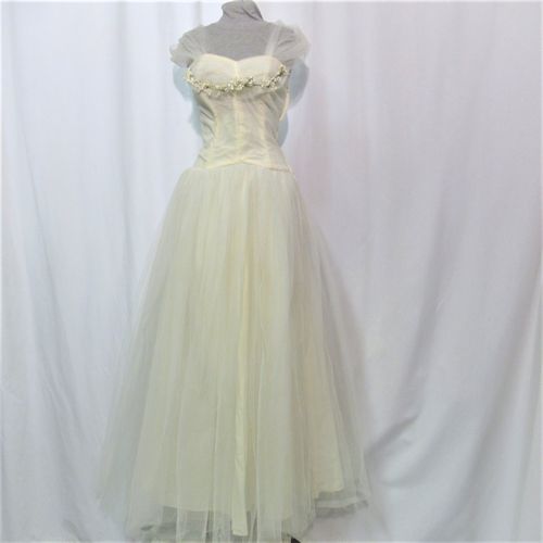 Stunning, light cream, 50's wedding gown, size S-M