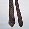 Viininpuna-musta-harmaaraidallinen kapea 60-luvun kravatti