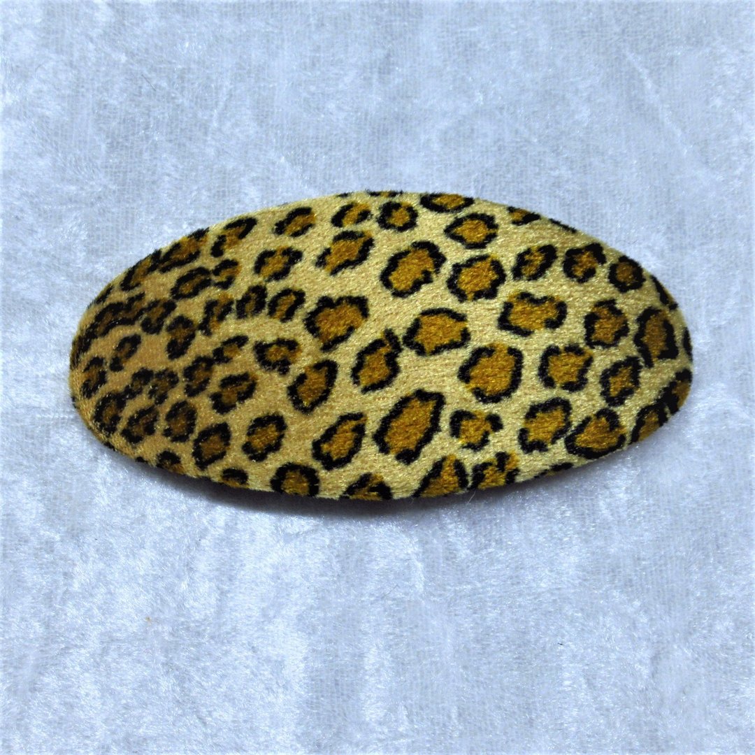 Samettipintainen, leopardikuvioinen hiusklipsi