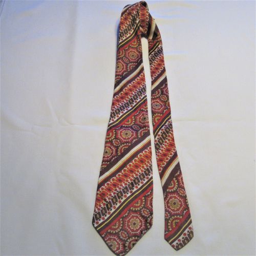 Kuviollinen Crest-kravatti, 60-70-luku