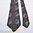 Harmaapohjainen pula-ajan kravatti punaisilla kuvioilla (40-luku)