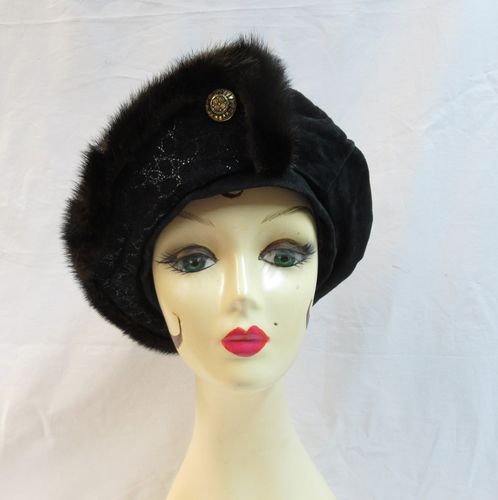 Black suede beret with fur trim, late 60s, 59cm