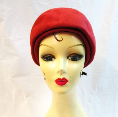 Red melusine felt hat from the late 50s or early 60s, approx 58cm